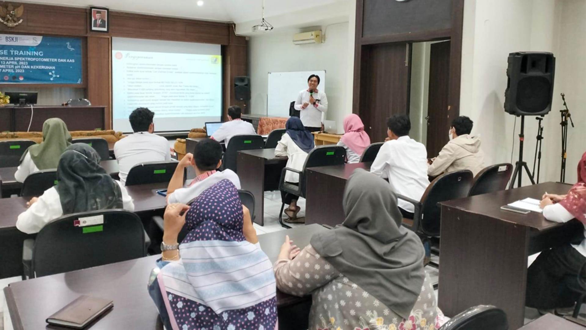 In House Training Pengoperasian dan Uji Kinerja Spektofotometer dan AAS